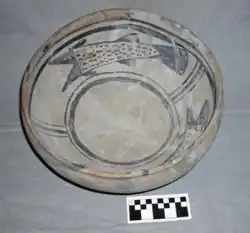 Un tazón «negro sobre blanco»