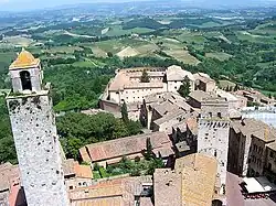 Vista aérea de la Torre Rognosa y la Plaza del Duomo
