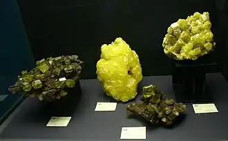 Vidriera con minerales de azufre