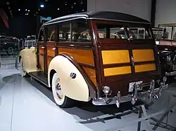 Packard Six 110 Deluxe con carrocería maderada (1941)