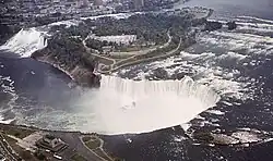 La Isla de la Cabra entre las dos cascadas (1973).
