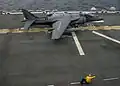 Un AV-8B Harrier de VMA-311 a bordo del USS America el 22 de febrero de 2015