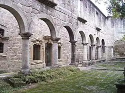 Claustro del monasterio de Santa Maria de Bouro.