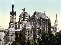 Vista de la catedral de Aquisgrán desde el exterior, alrededor del año 1900.