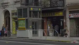 Ascensor de acceso a la estación.