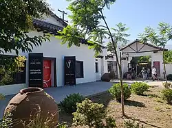 Acceso a Museo de Cera de Las Condes y Centro Artesanal Los Domínicos