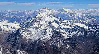 Cerro Aconcagua, en Argentina, es el punto más alto del planeta fuera de los Himalayas, la cumbre de mayor altitud de los hemisferios austral y occidental.