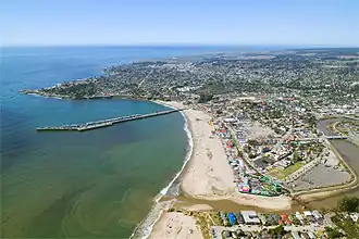 Vista aérea del extremo norte de la bahía de Monterrey en Santa Cruz