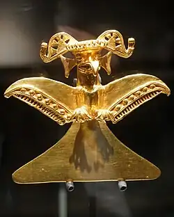 Águila arpía de oro