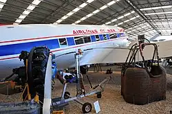 Douglas DC-3 de Airlines of New South Wales en un museo (2011)