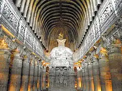 Las cuevas de Ajanta son 30 monumentos budistas excavados en cuevas, construidos bajo los vakatakas, ca. siglo V&nbsp;d.&nbsp;C.