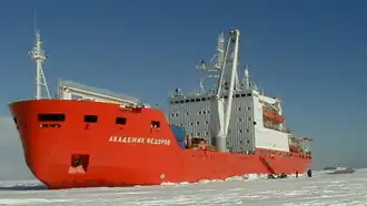 Fotografía del rompehielos "Akademik Fyodorov".