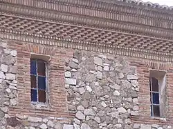 Detalle decoración del lateral de la Iglesia de Santiago