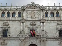 Fachada del Colegio Mayor de San Ildefonso en Alcalá de Henares