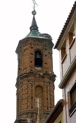 Detalle de la torre campanario y su chapitel