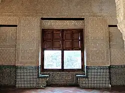 La ventana/balcón central de la cámara.