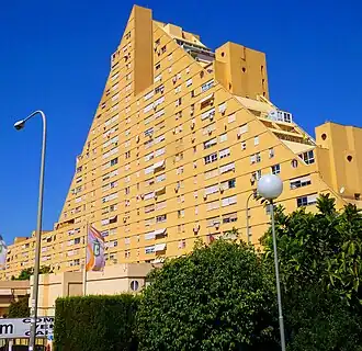 La Pirámide (Alicante), de Alfonso Navarro (1970)