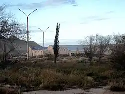 Los almacenes desde el interior de su predio.