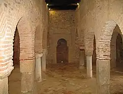Naves de la Mezquita de Almonaster la Real, con el mihrab al fondo