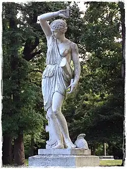 Amazonas (réplica en mármol de la obra atribuida a Fidias)