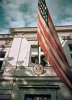 El gran sello de Estados Unidos en la embajada estadounidense en Varsovia (1939).