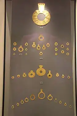 Ornamentos de oro.[23]​