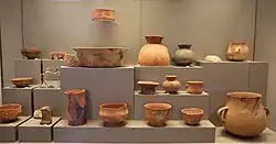Cerámica griega antigua del Neolítico Antiguo y Medio 6500-5300 a.C. Museo Arqueológico Nacional de Atenas, Atenas.