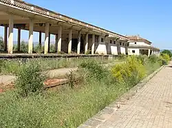 Andén y vía de la estación
