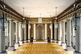 El escenario y el auditorio