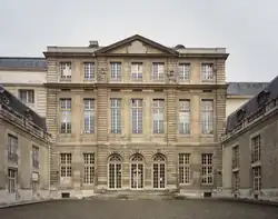 Fachada del patio de honor