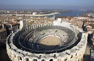 Arles, anfiteatro romano reutilizado como arena desde 1830