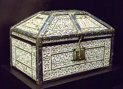 Arqueta de Palencia, de procedencia andalusí (siglo XI).