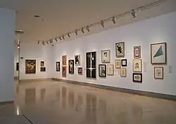 Una sala de pintura moderna en el Thyssen de Madrid.