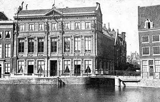 Arti et Amicitiae En el siglo XIX no habían unificado el Rokin y Spui. Foto: bma.amsterdam.nl.Rokin en Spui. Foto:&nbsp;bma.amsterdam.nl.