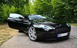 Aston Martin V8 Vantage con puertas de cisne