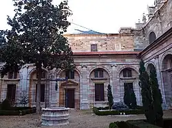 Vista del patio del claustro