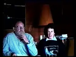 Margaret Atwood y Graeme Gibson hiciendo un propaganda para el medio ambiente (cerro Bodega)