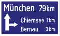 Señalización de salida de la autopista (calcada). Los paneles pintados a mano de madera y contrachapado tenían el color básico del tono azul RAL 32 h. Esto corresponde al RAL 5002 actual.