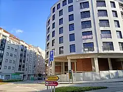 Indicador en la avenida hacia el Campus Universitario de A Xunqueira