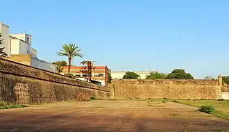 Lienzos oeste y sur, menos potentes