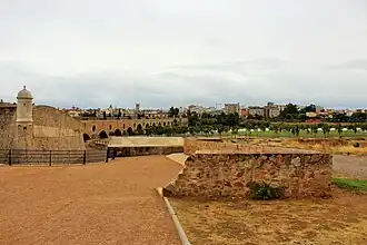 Vista desde el exterior del flanco oeste