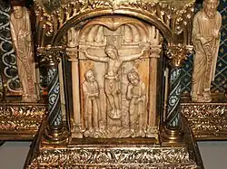 Tabernáculo (c.1180) de bronce, esmalte y marfil de la zona del Bajo Rin (Alemania)