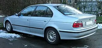 Pre-estiramiento facial trasero