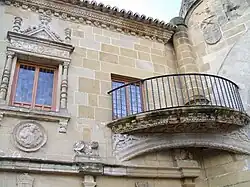 Detalle de la fachada de la Casa del Pópulo de Baeza.