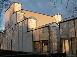 Muros exteriores austeros