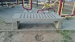 Banca tipo concreto sin respaldo.