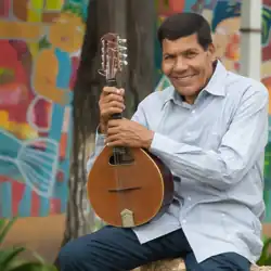Foto de Remigio "morocho" Fuentes con su bandolín.