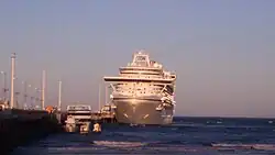 Crucero en el muelle.