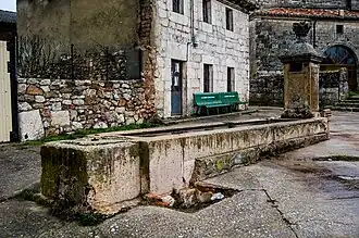 Fuente y abrevadero.