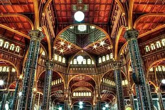 Vista interior de la Basílica de los Ángeles, Cartago, Luis Llach, 1890. Muestra del uso de materiales y artesanía locales en un eclecticismo bizantino.